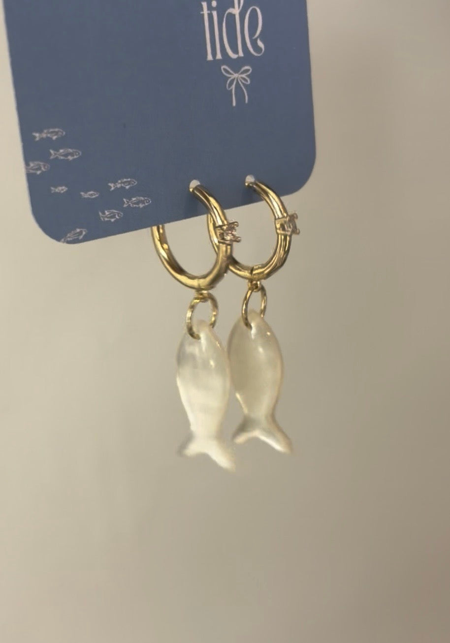 Pearly Fish Huggies